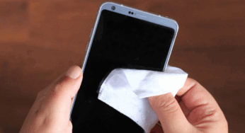 ¿Por qué no se debe limpiar la pantalla del celular con alcohol?
